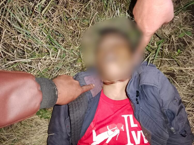 Polisi di Kecamatan Purba Bantu Evakuasi Pelaku Bunuh Diri