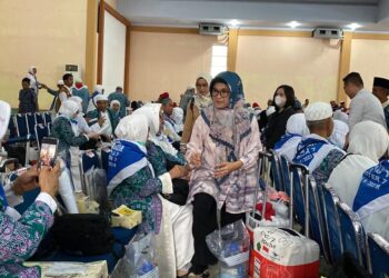 Wali Kota Pematang Siantar dr Susanti Dewayani SpA Menjemput Jamaah Haji di Asrama Haji Pangkalan Masyhur Medan