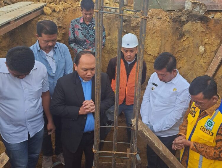 Peletakan Batu Pertama Pembangunan Kantor Camat Purba, Bupati Simalungun Ajak ASN Tingkatkan Pelayanan