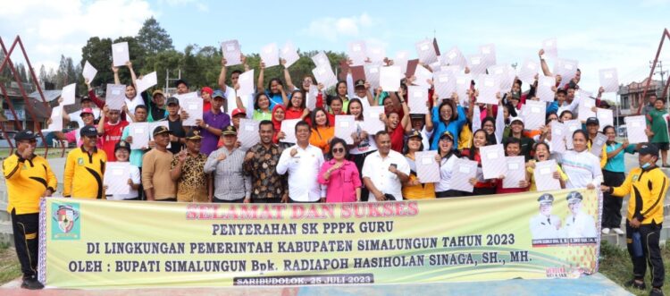 Bupati Simalungun Serahkan SK Kepada 186 PPPK Jabatan Fungsional Guru