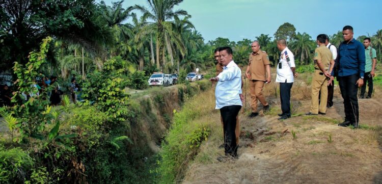 Bupati Tinjau Lokasi TPA di Kecamatan Bandar