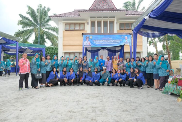 Ketua TP PKK Pematang Siantar Menghadiri Acara Evaluasi Kelurahan Tertib Administrasi Tahun 2023