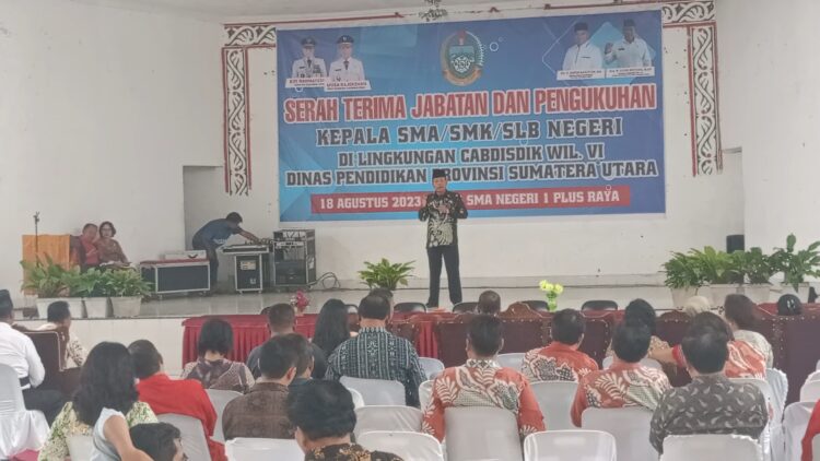 Diteriaki Adzan Sholat Jumat, Acara Serah Terima Jabatan Kepala SMA Tetap Berlangsung. Zuhri Bintang : “yang mau sholat, silahkan sholat”