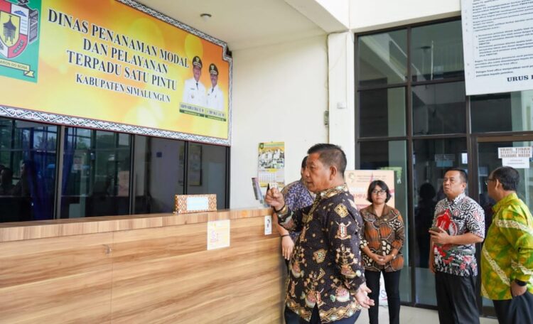 Sambangi Dinas PMPTSP, Bupati Simalungun Minta ASN Lebih Inovatif dan Jaga Kebersihan