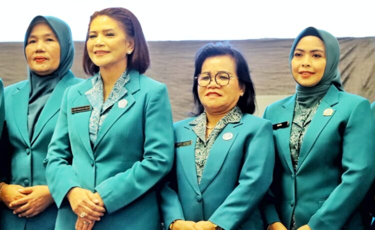 Ny Ratnawati Radiapoh Hasiholan Sinaga Dikukuhkan sebagai Ketua Pembina Posyandu Kabupaten Simalungun