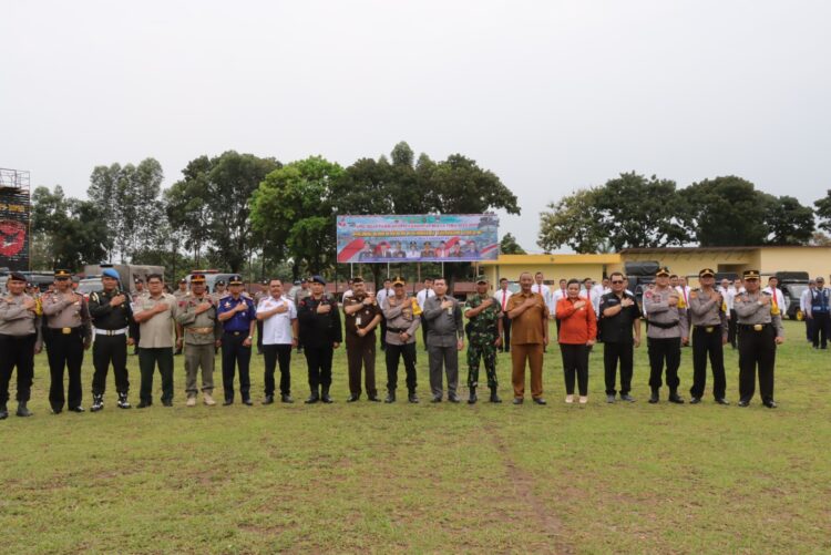 Kaban Kesbangpol Hadiri Apel Gelar Pasukan Operasi Mantap Brata Toba dalam Rangka Pengamanan Pemilu Tahun 2024