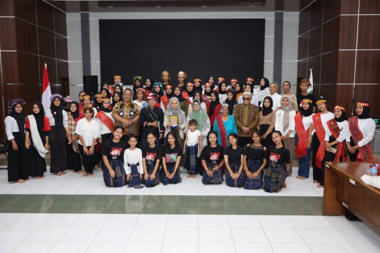 Wali Kota bersama Ketua Dekranasda Pematang Siantar Menerima Kunjungan 42 Mahasiswa yang Tergabung dalam Program Pertukaran Mahasiswa Merdeka (PMM)