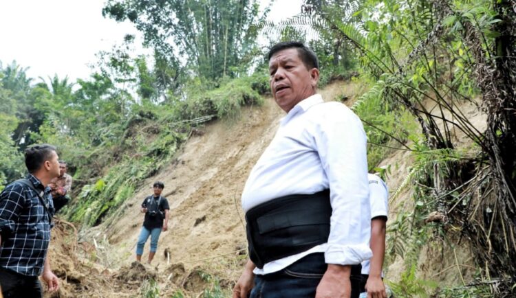 Bupati Simalungun Turun Langsung Tinjau Longsor