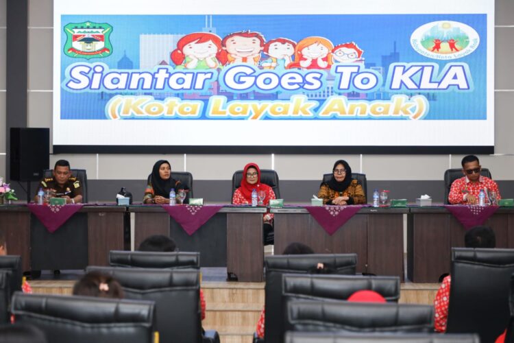 Wali Kota Pematang Siantar dr Susanti Dewayani SpA Menutup Kegiatan Workshop Pengisian Matriks Kerja Rencana Aksi Daerah (RAD) Kota Layak Anak