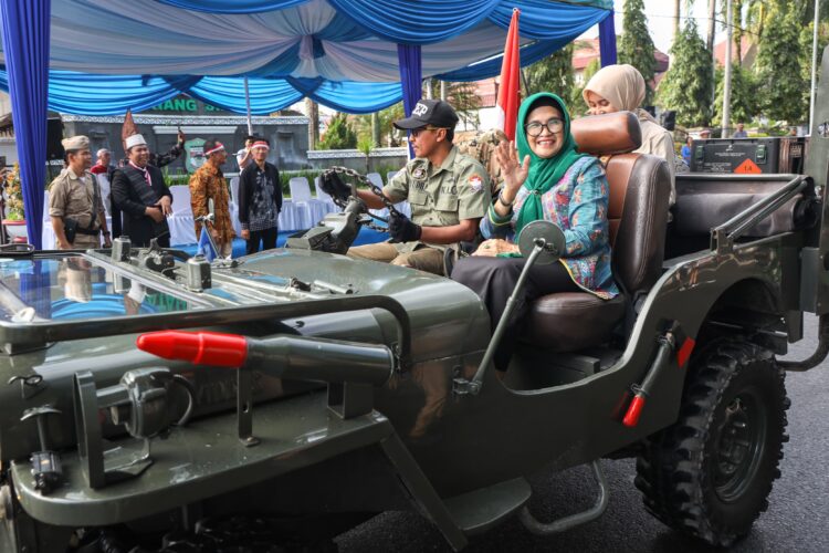 Wali Kota Bersama Forkopimda Plus Pematang Siantar Lepas Peserta Karnaval Peringatan Hari Pahlawan Tahun 2023