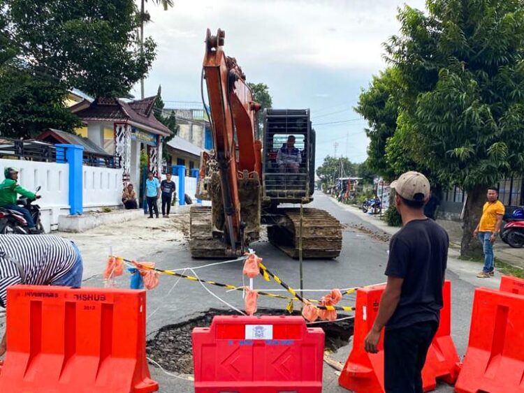 PUTR Pematang Siantar Mulai Memperbaiki Jalan dan Gorong-gorong Jalan Sibolga