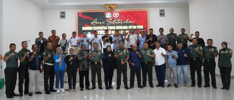 Silaturahmi dengan Insan Pers Siantar – Simalungun. Danrem 022/PT : ” peran insan pers sangat penting dalam menjaga keutuhan NKRI “