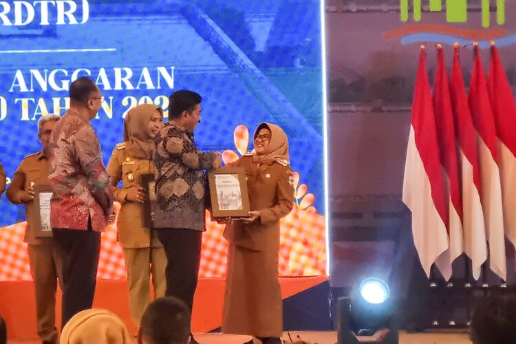 Dewayani SpA Menerima Hasil Bantuan Teknis RDTR dari Menteri ATR/BPN