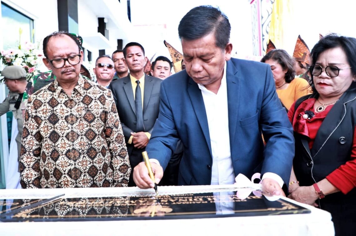 Pada Peresmian Kantor Camat Purba. Bupati Simalungun Ajak Masyarakat Marharoan Bolon Membangun Tanoh Habonaron Do Bona