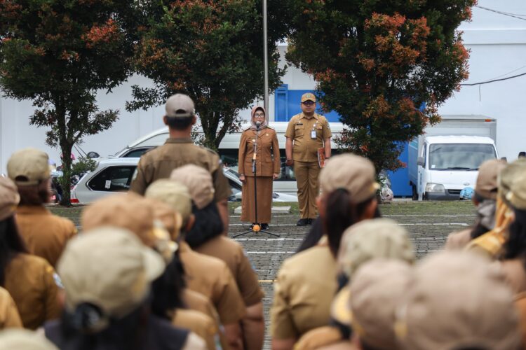 dr Susanti Dewayani Menjadi Pembina Apel Pagi Gabungan di Kantor Dinas Kesehatan