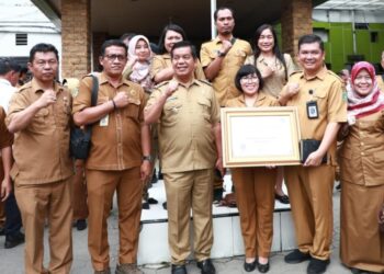 Pemkab Simalungun Terima Piagam Penghargaan dari Ombudsman