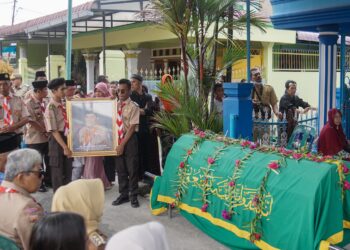 Tokoh Pramuka Pematangsiantar, H M Akhiri Trisko Wafat. Wali Kota bersama Ka Kwarcab Pematangsiantar Melayat