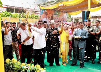 Bupati dan Wakil Bupati Simalungun Meresmikan Kantor Camat Siantar