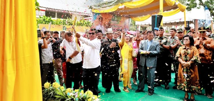 Bupati dan Wakil Bupati Simalungun Meresmikan Kantor Camat Siantar