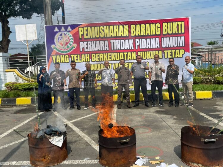 Kejaksaan Negeri Binjai Musnahkan Barang Bukti Perkara Tipidum