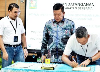 Bupati Simalungun Menandatangani Kesepakatan Bersama dengan Manajer PLN UP3 Pematangsiantar