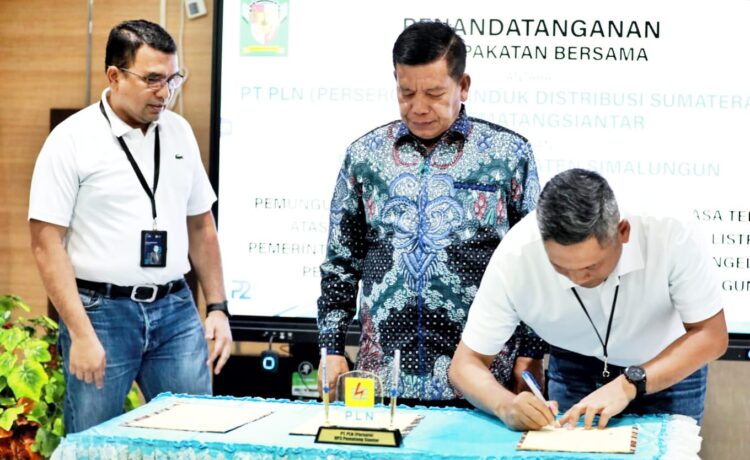 Bupati Simalungun Menandatangani Kesepakatan Bersama dengan Manajer PLN UP3 Pematangsiantar
