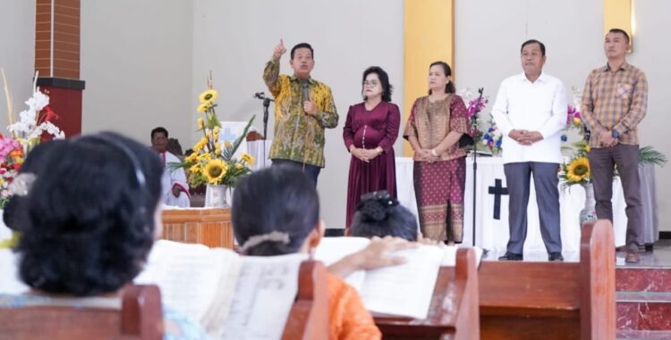 Bupati Simalungun dan Istri Melaksanakan Ibadah Minggu bersamaJemaat HKBP Pematang Bandar
