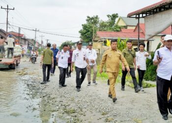 Bersama PPK Kementerian PUPR, Bupati Simalungun Tinjau Kerusakan Ruas Jalan di Kecamatan Huta Bayuraja