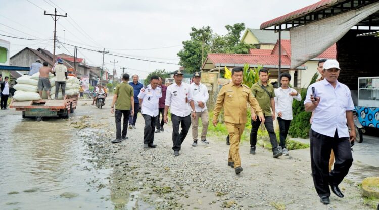 Bersama PPK Kementerian PUPR, Bupati Simalungun Tinjau Kerusakan Ruas Jalan di Kecamatan Huta Bayuraja