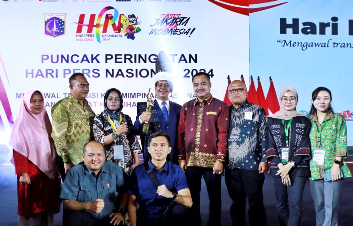 Terima Penghargaan Anugerah PWI 2024, Bupati Simalungun: “saya berharap, ini dapat memicu Pemerintahan kami lebih maju”