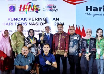 Terima Penghargaan Anugerah PWI 2024, Bupati Simalungun: “saya berharap, ini dapat memicu Pemerintahan kami lebih maju”