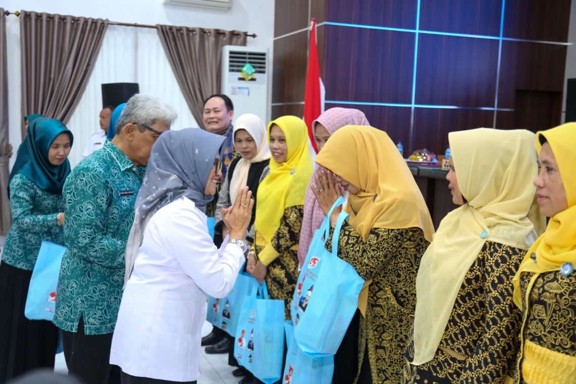dr Susanti Dewayani Menyambut kedatangan Tim Supervisi TP PKK Provinsi Sumatera Utara di Gedung Serbaguna Pematangsiantar