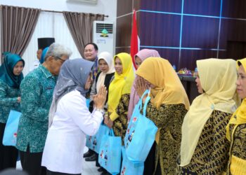 dr Susanti Dewayani Menyambut kedatangan Tim Supervisi TP PKK Provinsi Sumatera Utara di Gedung Serbaguna Pematangsiantar