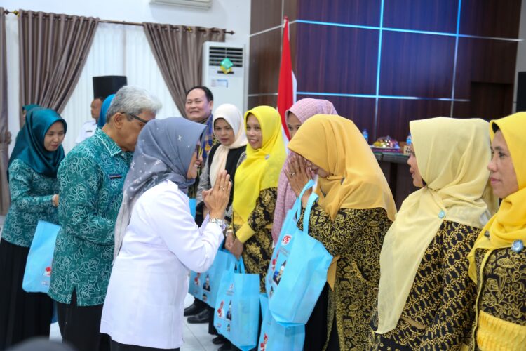 dr Susanti Dewayani Menyambut kedatangan Tim Supervisi TP PKK Provinsi Sumatera Utara di Gedung Serbaguna Pematangsiantar