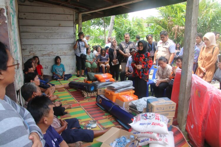 Wali Kota Pematangsiantar Kunjungi dan Beri Bantuan kepada Korban Kebakaran