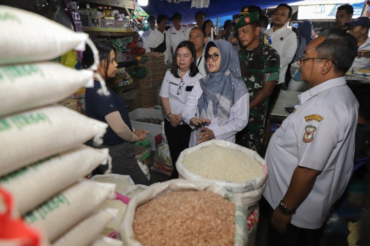 Bersama Unsur Forkopimda, Wali Kota Pematangsiantar Sidak Harga dan Stok Barang Kebutuhan Pokok Jelang Hari Raya Idul Fitri