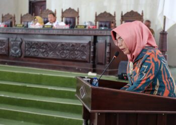 dr Susanti Dewayani Menyimak Pemandangan Umum Fraksi DPRD Pematangsiantar atas LKPj Wali Kota TA 2023