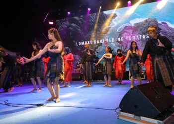 dr Susanti Dewayani bersama Masyarakat Saksikan Pesta Rakyat dalam Rangka Hari Jadi ke 153 Kota Pematangsiantar