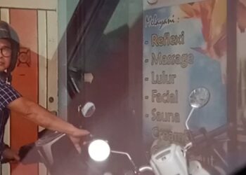 Saat Jam Kerja Jelang Sholat Jumat di Bulan Ramadhan, Kabag Keuangan Perumda Tirta Uli Kusuk Lulur Spa