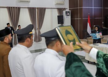 Wali Kota Pematangsiantar Mengangkat dan Mengambil Sumpah/Janji 46 ASN ke dalam Jabatan Administrator dan Pengawas