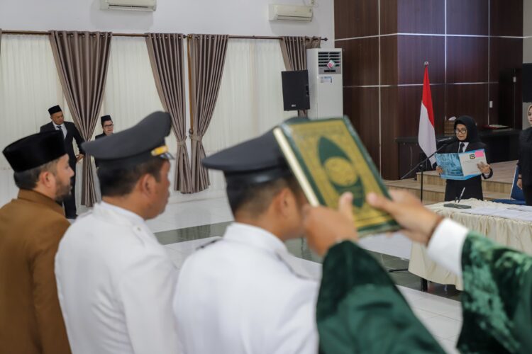 Wali Kota Pematangsiantar Mengangkat dan Mengambil Sumpah/Janji 46 ASN ke dalam Jabatan Administrator dan Pengawas
