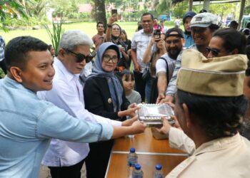 Syuting Film Semi Dokumenter “Sianțar Hotel Berdarah” Dimulai, dr Susanti Beri Dayok Nabinatur ke Tim 
