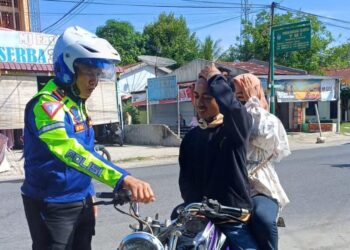 Tingkatkan Kesadaran Keselamatan dan Tertib Berlalulintas, Kasat Lantas Polres Simalungun Melakukan Penilangan Kasat Mata