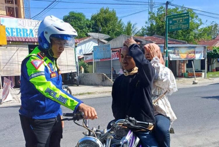 Tingkatkan Kesadaran Keselamatan dan Tertib Berlalulintas, Kasat Lantas Polres Simalungun Melakukan Penilangan Kasat Mata