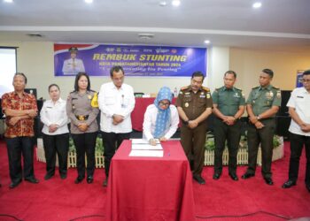 Wali Kota Pematangsiantar Membuka Kegiatan Konvergensi Aksi III Rembug Stunting, di Hotel Sapadia