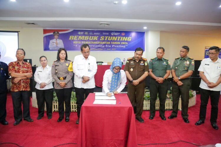 Wali Kota Pematangsiantar Membuka Kegiatan Konvergensi Aksi III Rembug Stunting, di Hotel Sapadia