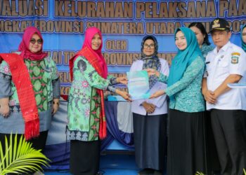 Susanti Dewayani Didampingi Ketua Bidang I TP PKK Kota Pematangsiantar Menyambut Kunjungan Tim Evaluasi TP PKK Provinsi Sumatera Utara