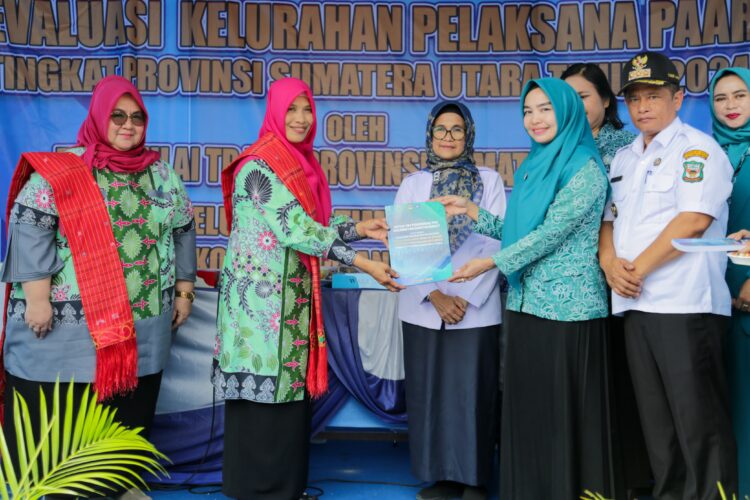 Susanti Dewayani Didampingi Ketua Bidang I TP PKK Kota Pematangsiantar Menyambut Kunjungan Tim Evaluasi TP PKK Provinsi Sumatera Utara
