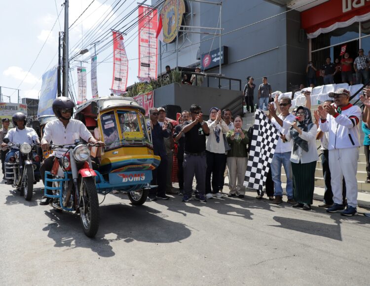 Wali Kota Pematangsiantar Menghadiri Turnamen Catur dan Lomba Kegiatan Baris Berbaris yang Dipusatkan di Ramayana Departement Store