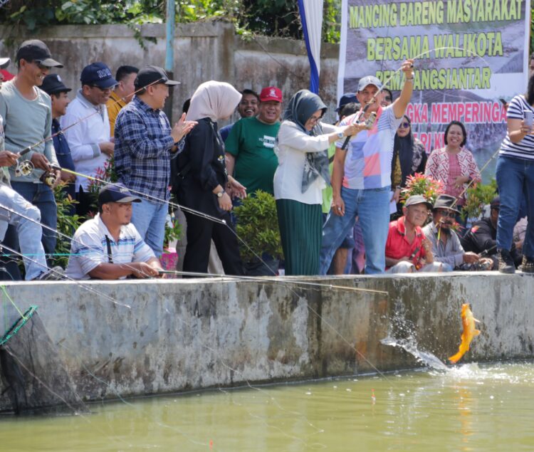 Susanti Dewayani Hadiri Lomba Memancing di Kolam Balai Benih Ikan Pematangsiantar